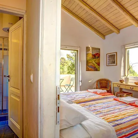 Sleeps 6 Pool Air Con Wifi * Khalikerí