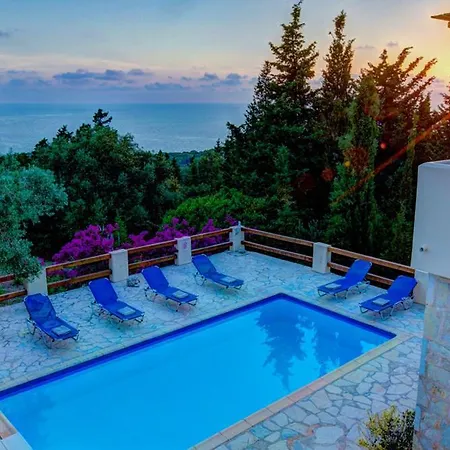 Sleeps 6 Pool Air Con Wifi Khalikerí