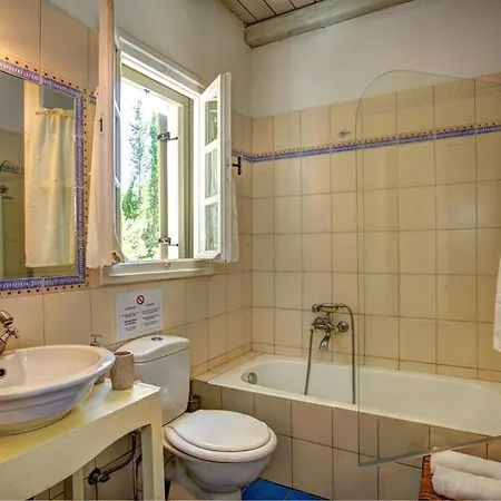 Sleeps 6 Pool Air Con Wifi Willa *