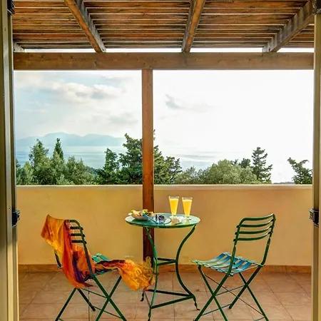 Sleeps 6 Pool Air Con Wifi Khalikerí