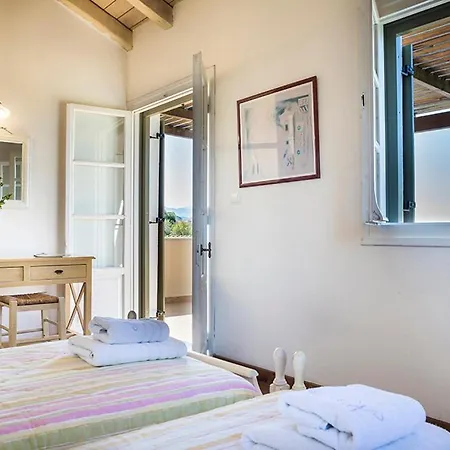 Villa Sleeps 6 Pool Air Con Wifi Khalikeri