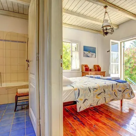 Villa Sleeps 6 Pool Air Con Wifi Khalikeri