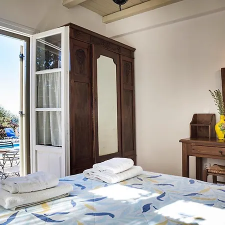 Villa Sleeps 6 Pool Air Con Wifi