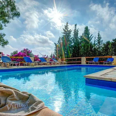 Sleeps 6 Pool Air Con Wifi Villa Khalikeri
