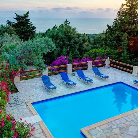 Villa Sleeps 6 Pool Air Con Wifi